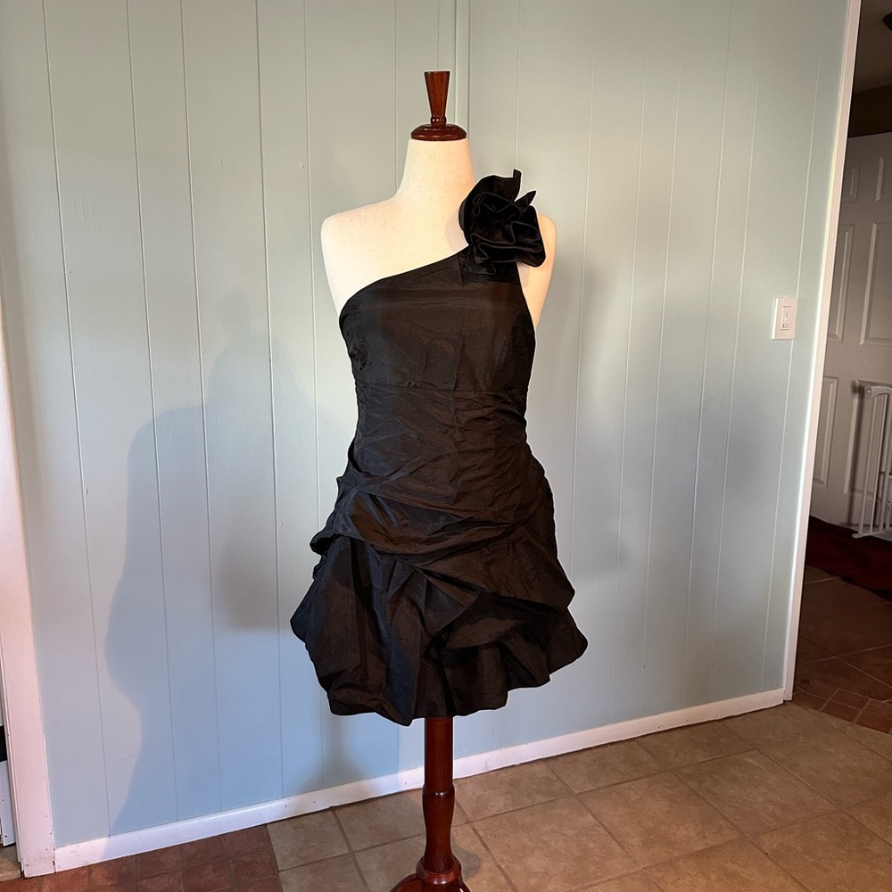 Elegant Black One-Shoulder Dress
